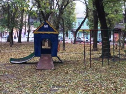 Новую детскую эко-площадку устанавливают в Серединском сквере Одессы