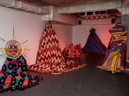 Несуществующие племена: выставка Оксаны Левчени в Bursa Gallery