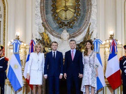 Первая леди Аргентины удивила нарядом на официальной встрече с президентом Франции