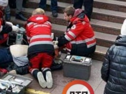 Умирающего в метро пенсионера спасал студент-медик