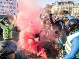 Протесты во Франции: в Париж стягивают силовиков