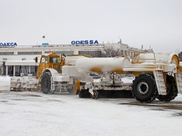 Одесский аэропорт работает в штатном режиме: полоса расчищена
