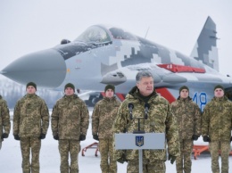 ''Колоссальная угроза!'' Порошенко сказал, сколько военных и техники Путин стащил к границам Украины