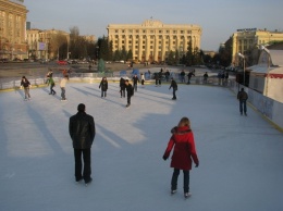 В центре Харькова открыли ледовое развлечение