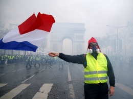 В Париже полиция задержала более ста участников протеста