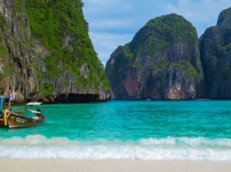 В Таиланде предупредили о нашествии акул на один из самых известных пляжей