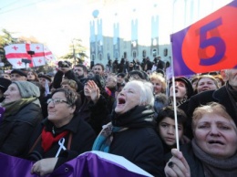 В Тбилиси собрался многотысячный оппозиционный митинг
