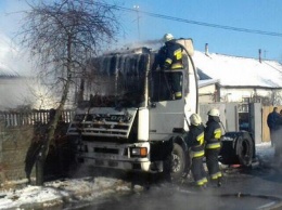 Пожар в Днепре: сотрудники ГСЧС тушили фуру