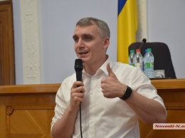Директор департамента Сенкевича кроме оклада ежемесячно получает премию 9 -13 тыс. грн