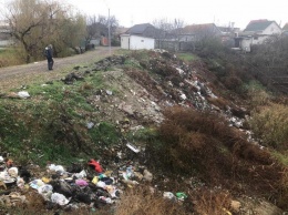 В селе под Одессой овраги превратили в стихийные свалки