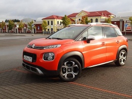 Citroen C3 Aircross или KIA Soul: где устроить дискотеку девочкам-тинейджерам