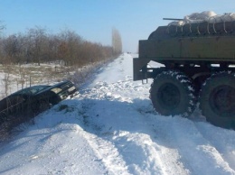 За сутки спасатели достали из снежных кюветов девять автомобилей