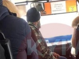 Здравствуй, декабрь: пассажир маршрутки в шортах и тапочках удивил киевлян. ФОТО