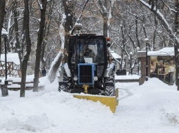 Коммунальщиков накажут за неубранный снег в Киеве