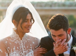 Приянка Чопра и Ник Джонас поделились новыми официальными фото со свадьбы