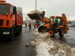 За 2-3 декабря коммунальщики вывезли с киевских улиц более 5,5 тысяч тонн снега, - КГГА