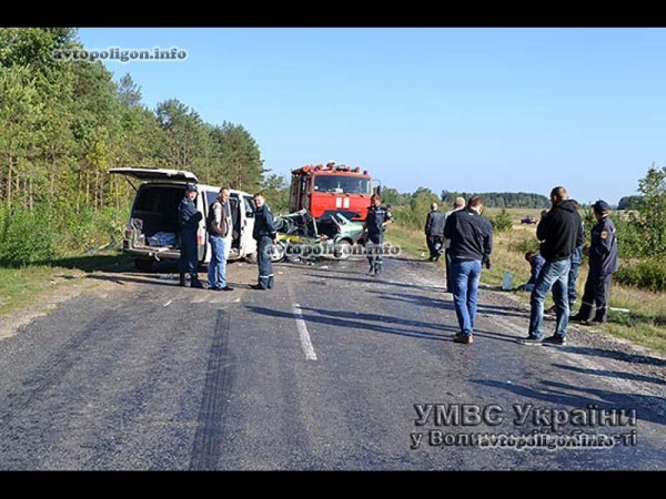 ДТП на Волыни: в лобовухе VW Transporter с ВАЗ-2109 погибли два человека. ФОТО