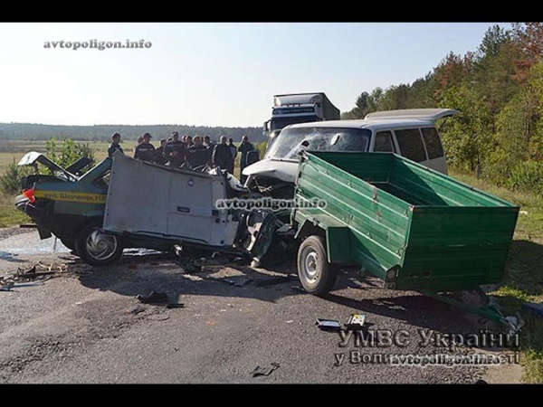 ДТП на Волыни: в лобовухе VW Transporter с ВАЗ-2109 погибли два человека. ФОТО
