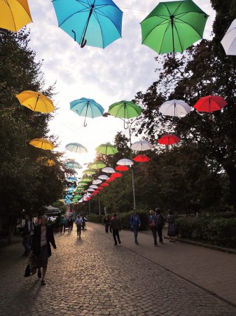 Красота! В Берегово появилась улица летающих зонтиков (ФОТО)