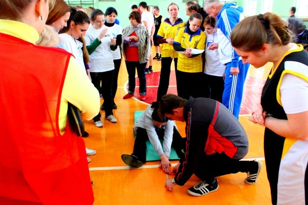 Самый спортивный факультет Криворожского пединститута заработал 2 тысячи гривен(фото)