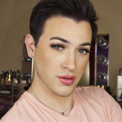 Парень покорил Instagram своим макияжем (ФОТО)