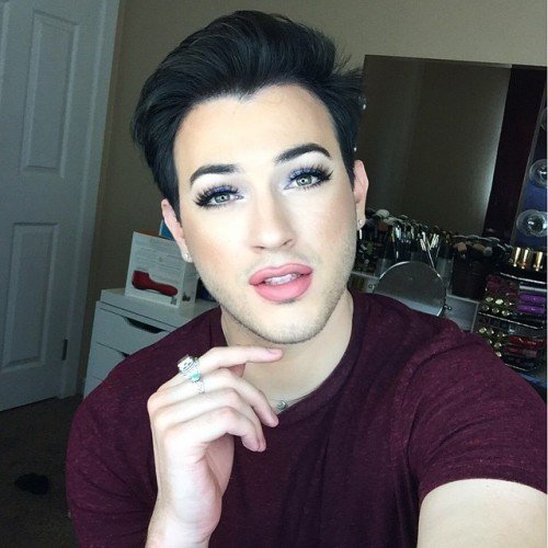 Парень покорил Instagram своим макияжем (ФОТО)