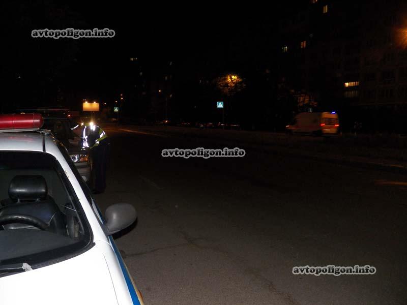 ДТП в Киеве: на Шолом-Алейхема Mitsubishi Pajero врезался в дом. Водитель был пьян? ФОТО