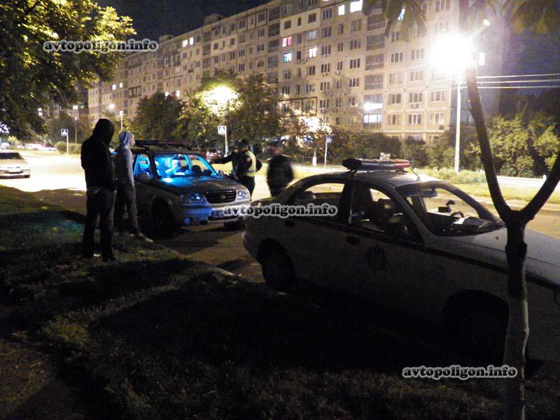 ДТП в Киеве: на Шолом-Алейхема Mitsubishi Pajero врезался в дом. Водитель был пьян? ФОТО