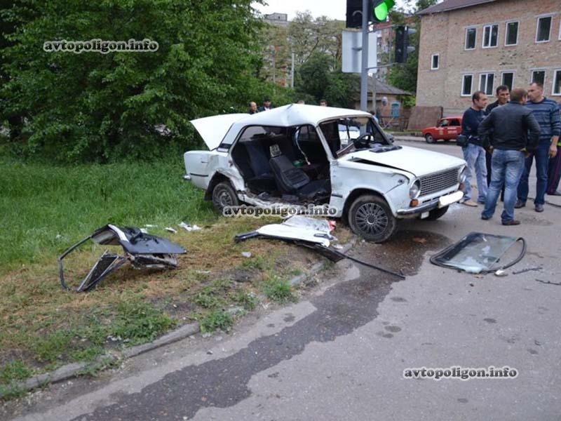 ДТП в Кировограде: в столкновении ВАЗ-21013 и VW Transporter пострадали четверо. ФОТО