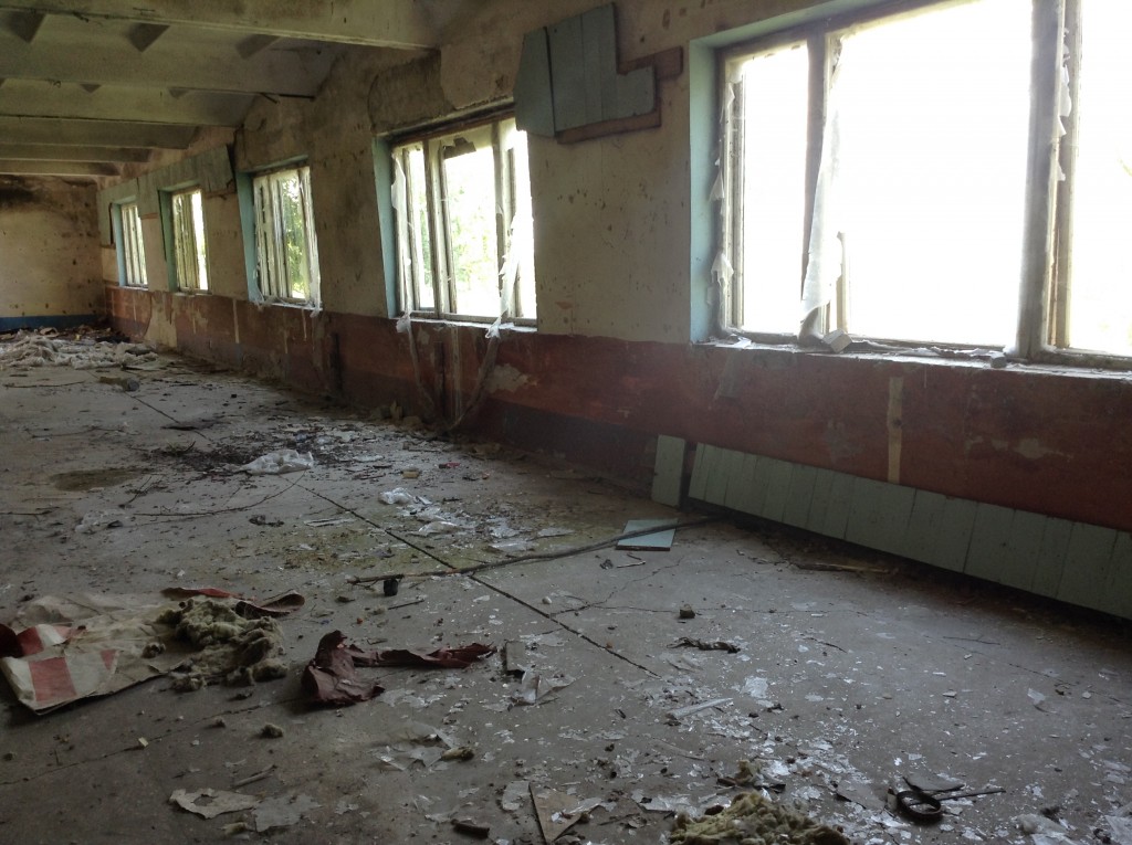 Появились фото полуразрушенной базы, куда перевели запорожских бойцов