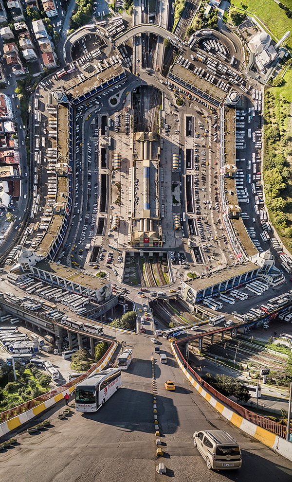 Фотограф создает вертикальные городские панорамы, от которых дух захватывает