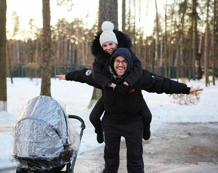 Галина Юдашкина позировала с сыном для новогодней фотосессии