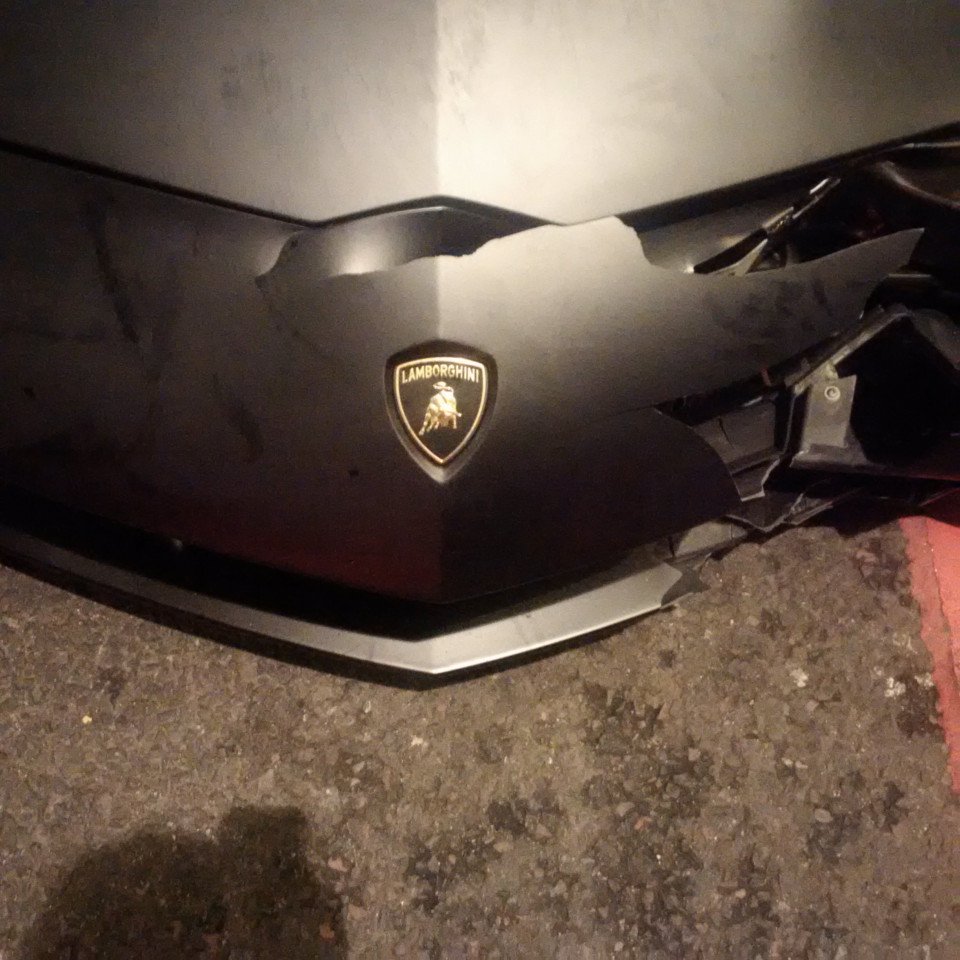 Студент разбил эксклюзивный Lamborghini Aventador SV Roadster