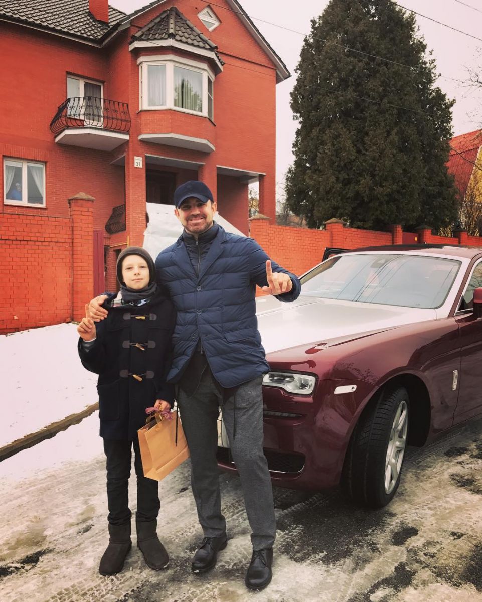 Примерный зять: Николай Тищенко поздравил с Новым годом родителей своей новой жены