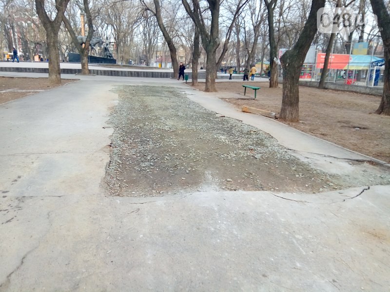 Коммунальщики нарыли ямы в центре Одессы: глядите в оба (ФОТО)