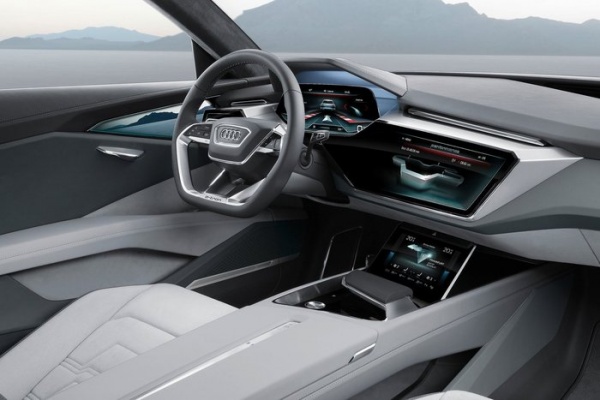 Автосалон во Франкфурте 2015: Audi e-tron quattro
