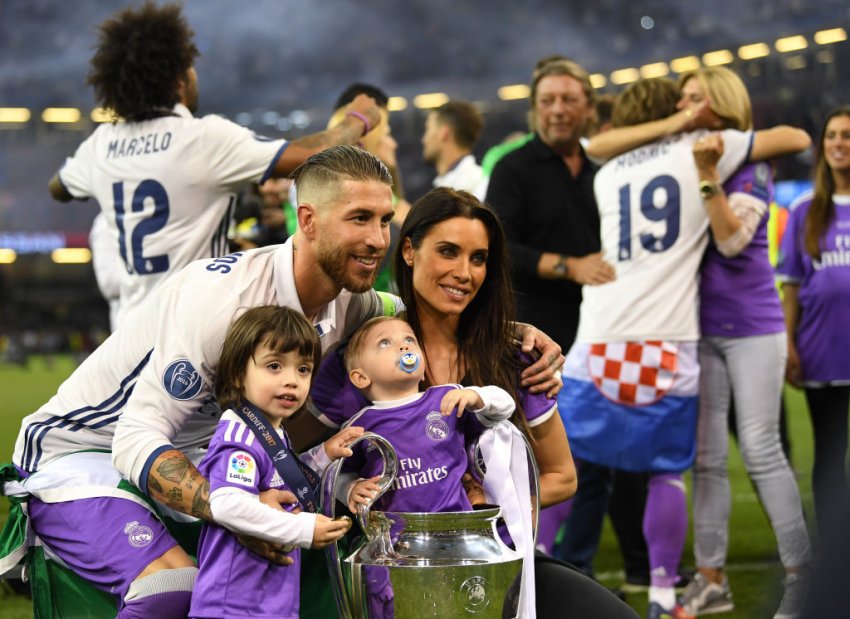 По-семейному. Футболисты Реала отпраздновали победу с детьми