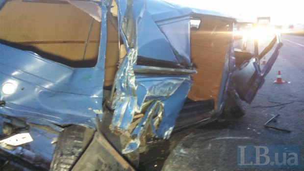 В результате столкновения трех автомобилей под Борисполем погиб человек