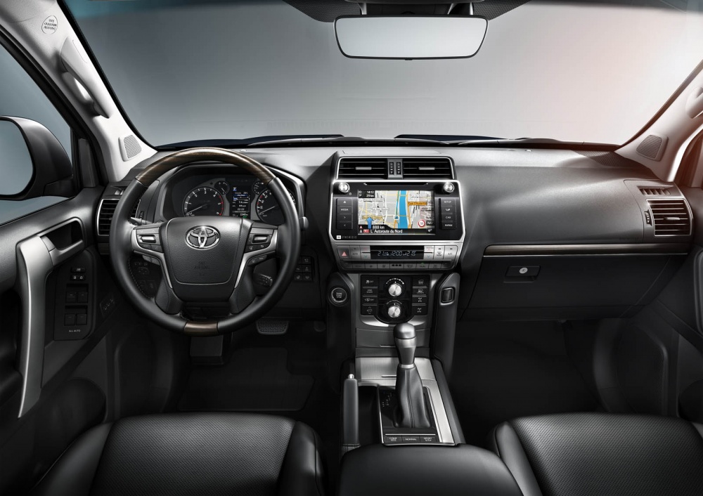 Toyota представила обновленный Land Cruiser Prado 2018