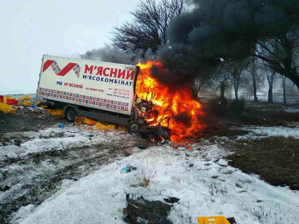 Под Днепром произошло ДТП с пожаром, трое погибших: фото