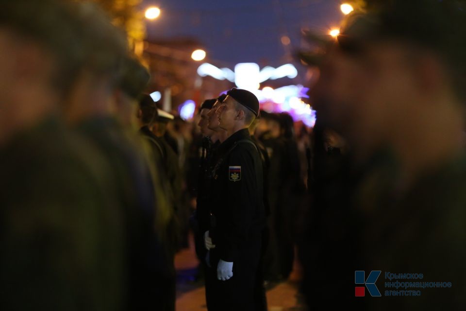 В Симферополе проходит первая ночная репетиция Парада Победы