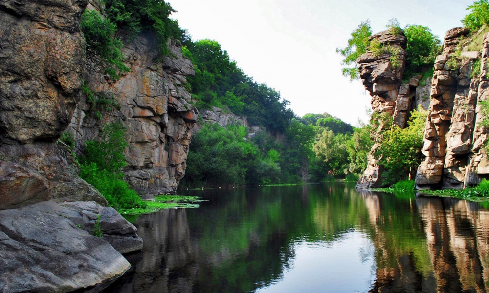 Куда поехать в мае: топ живописных каньонов Украины (фото)