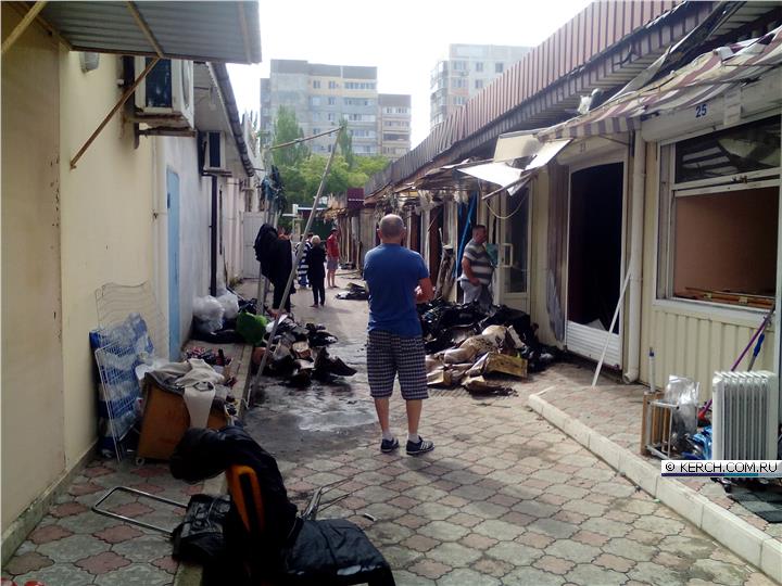Керчане видели последствия страшного пожара на рынке в Щелкино