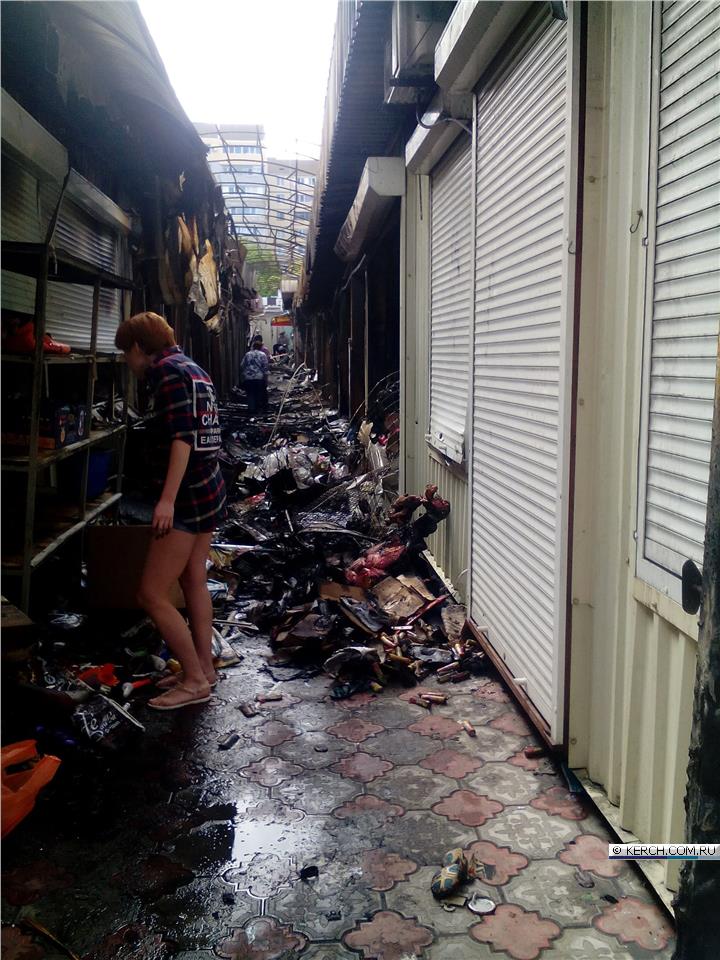 Керчане видели последствия страшного пожара на рынке в Щелкино
