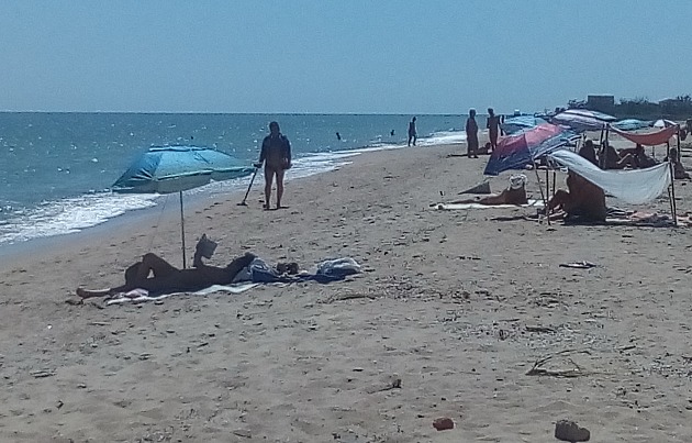 Дикий пляж Бердянска, лето 2018