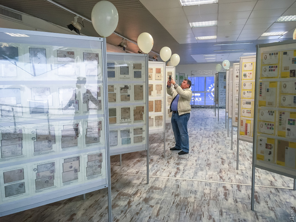 Первые трезубцы, гитлеровская Олимпиада и абстракционизм: в Одессе проходит международная филателистическая выставка