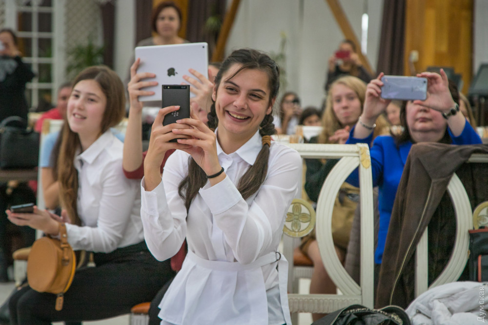 Ник Вуйчич в Одессе рассказал детям о буллинге, встретился со студентами и обнялся с Еленой Ватан