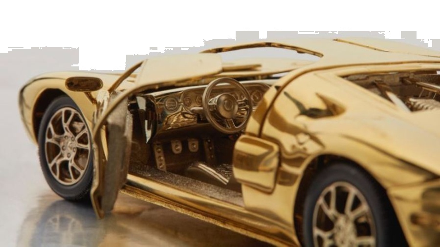Миниатюрную золотую копию Ford GT продадут с молотка