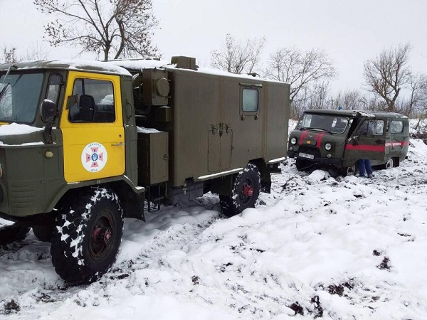 В Одесской области автомобиль скорой помощи перевернулся на скользкой дороге
