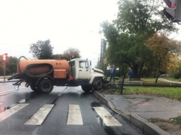 В Петербурге на проспекте Ленина произошло ДТП